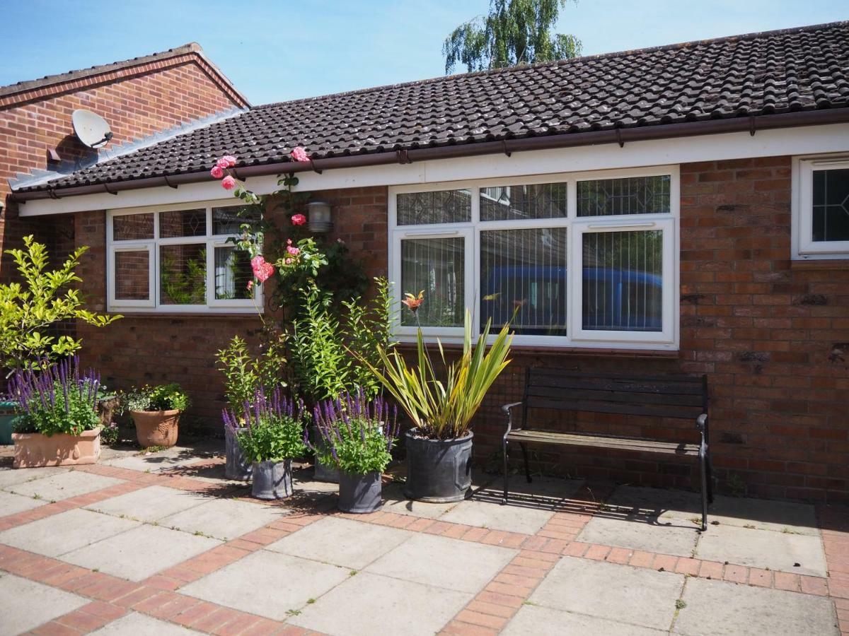 Surlingham Lodge Garden Cottage In Rspb Village Near نورويش المظهر الخارجي الصورة
